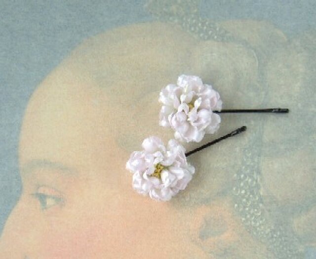 ミニバラ 薔薇 白(サテン) 2本 * ヘアピンの画像1枚目