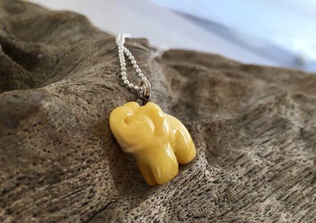 バルト海産elephant ミルキーアンバー(琥珀)SV Pendant2の画像1枚目