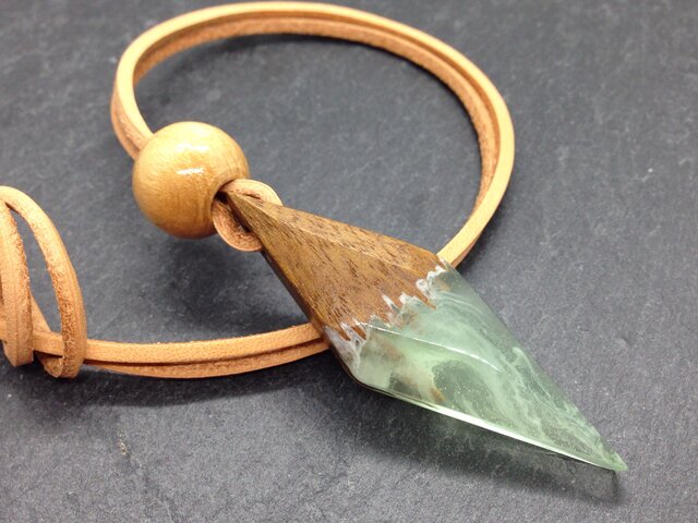 20% OFF＞ ウッドレジン「幻想的なペンダント」【送料無料】希望のお色