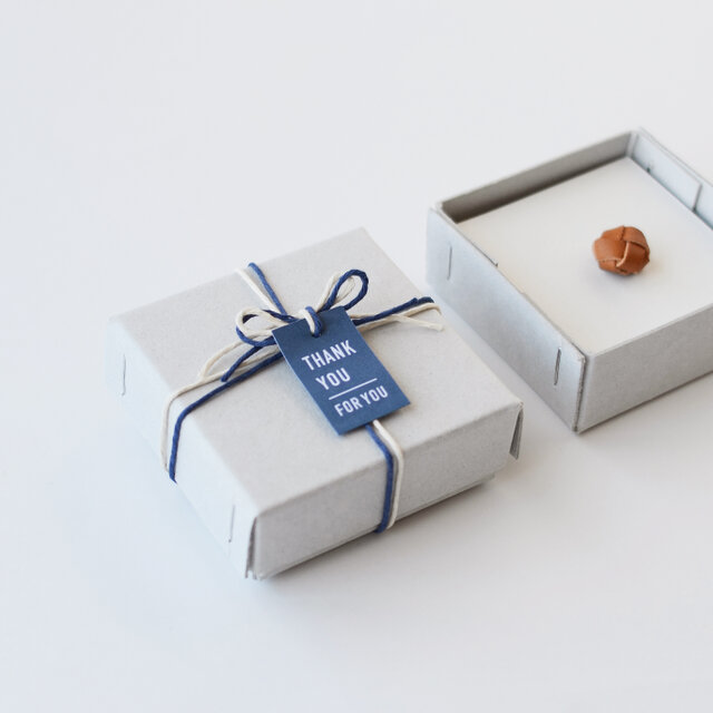 本革〈紫〉玉結び ラペルピン・タイタックピン | iichi 日々の暮らしを