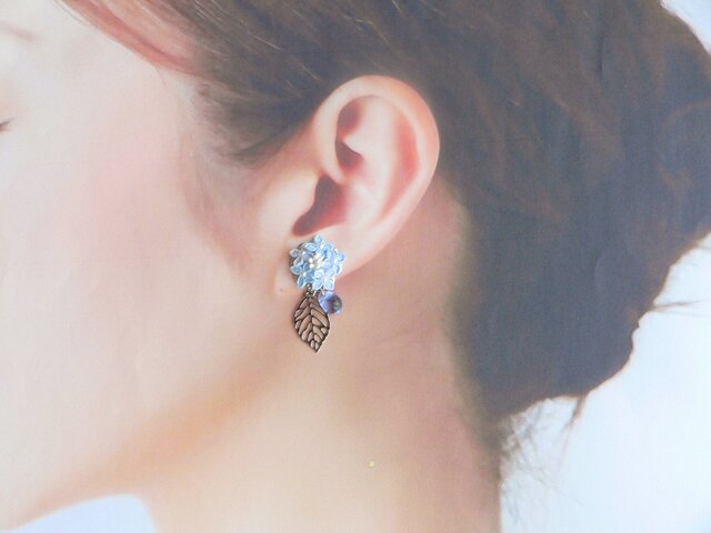 がくあじさいとしずくのピアス （ つまみ細工＊受注制作