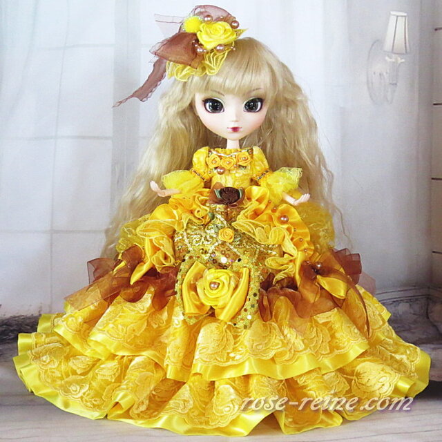 アンティークイエローとブラウンシャドーの華麗な融合 エアリードレープのフリルドールドレス