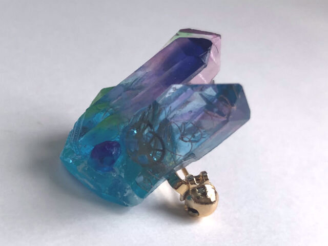 硬質石で装飾された美しいHermesDestrier Minerale ブローチ 4159451812514339b59766c31c304a