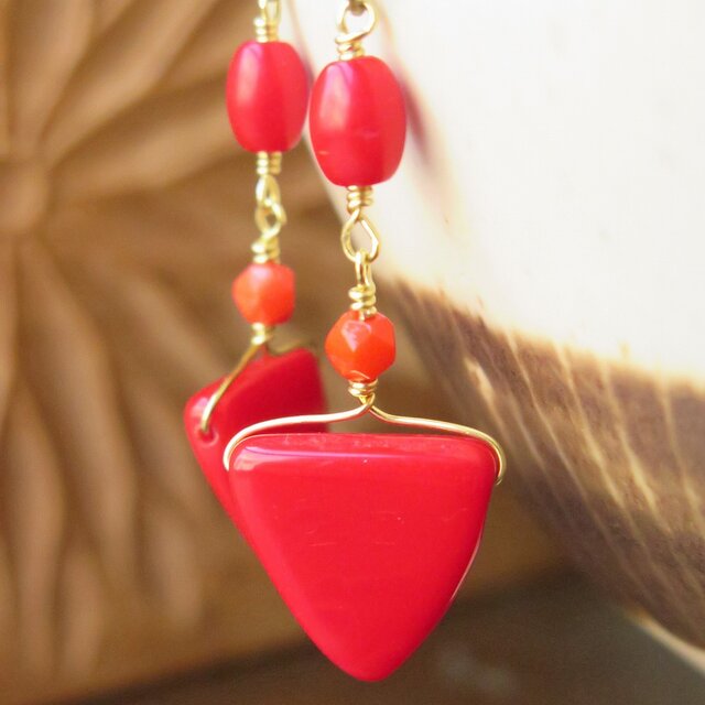 アンティーク　ウェディングビーズ　三角　赤　ボヘミアンビーズ　赤　ピアス＆イヤリング 　百世 momotose（西）