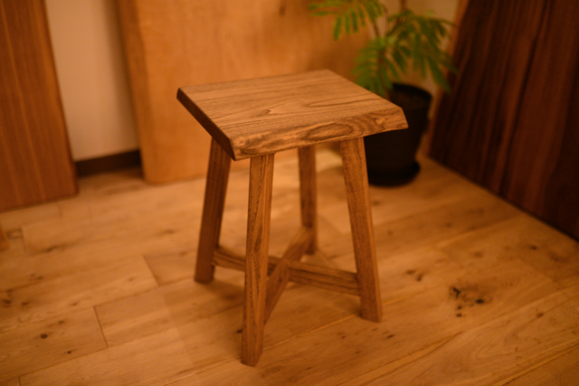 無垢の栗の木スツール it-5dd391cb6659b-1200.png