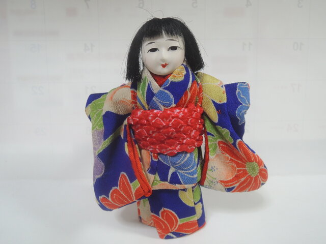 小さな市松人形の画像1枚目