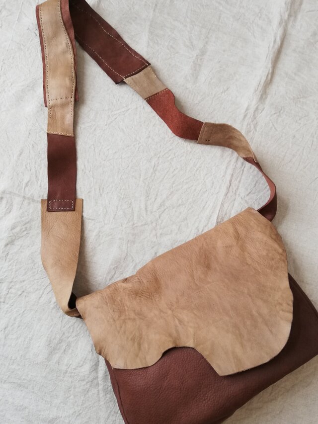 つぎはぎショルダー　ボディバッグ　ユニセックス　オイルシュリンク　バイカラー