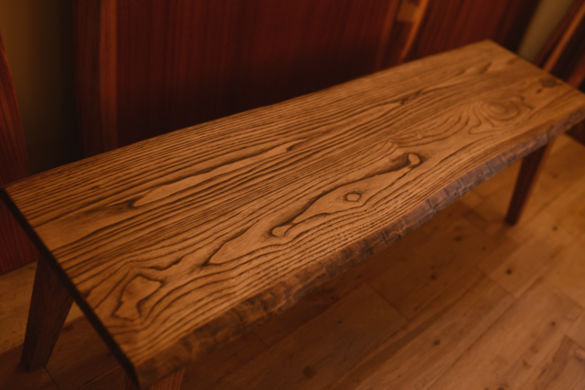 無垢クリ（栗の木）貴重な耳付きベンチ・アンティーク仕上げ | iichi