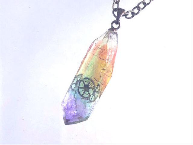 虹色鉱石 インクルージョンクォーツM2-G | iichi 日々の暮らしを