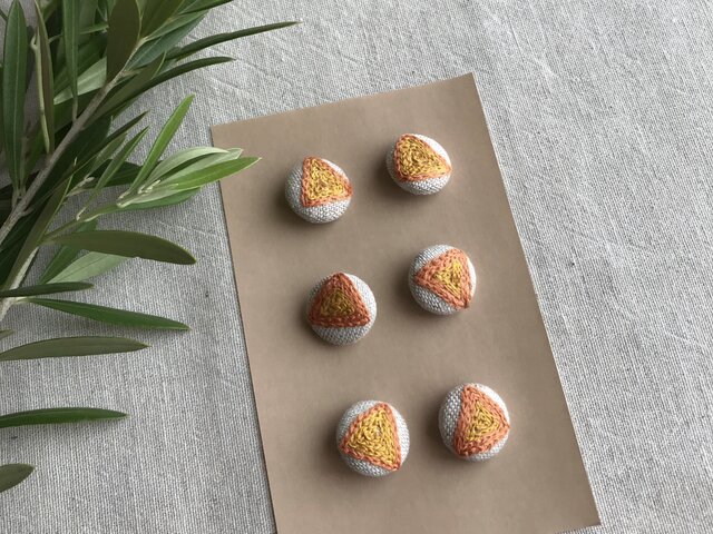 刺繍のくるみボタン【6個セット】の画像1枚目