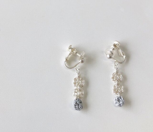 編み糸ピアス/シルバーの画像1枚目