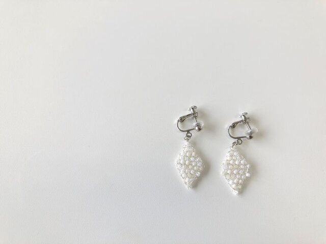 ダイヤピアス/白の画像1枚目