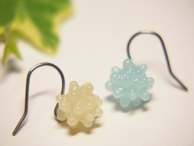 こんぺいとう1粒ピアス 淡黄&ソーダ色の画像1枚目