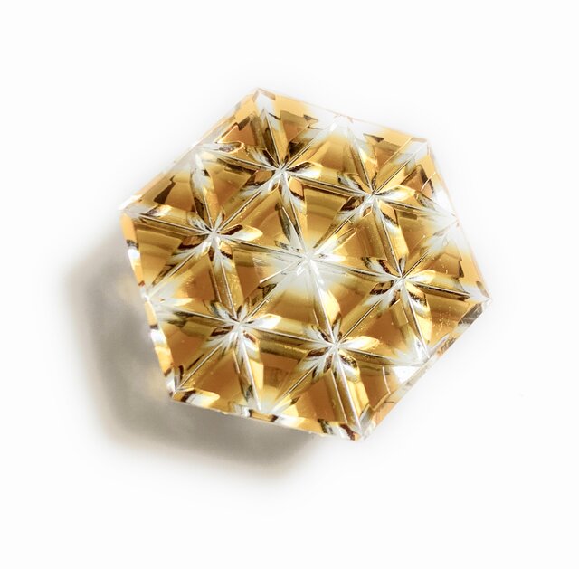 東京切子帯留め 雪華絞り アンバーの画像1枚目
