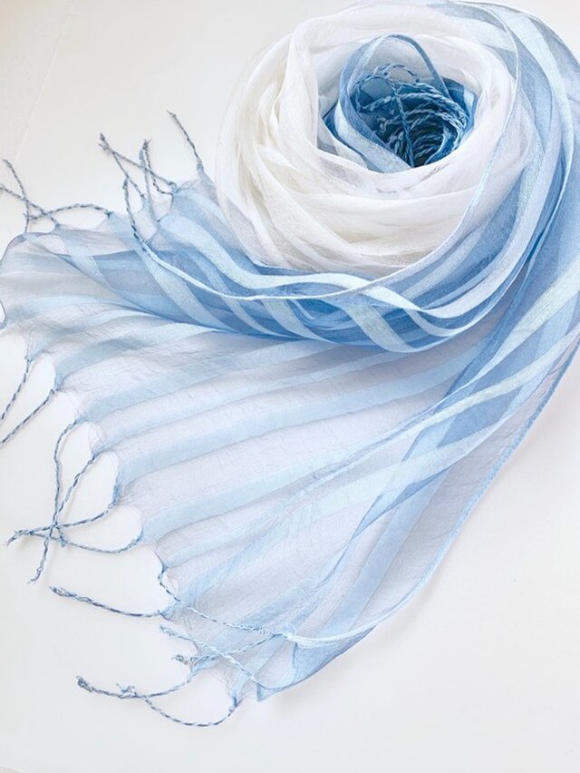 さらふわ涼やかシルク*薄藍色×空色×白色*オーガンジーストールの画像1枚目