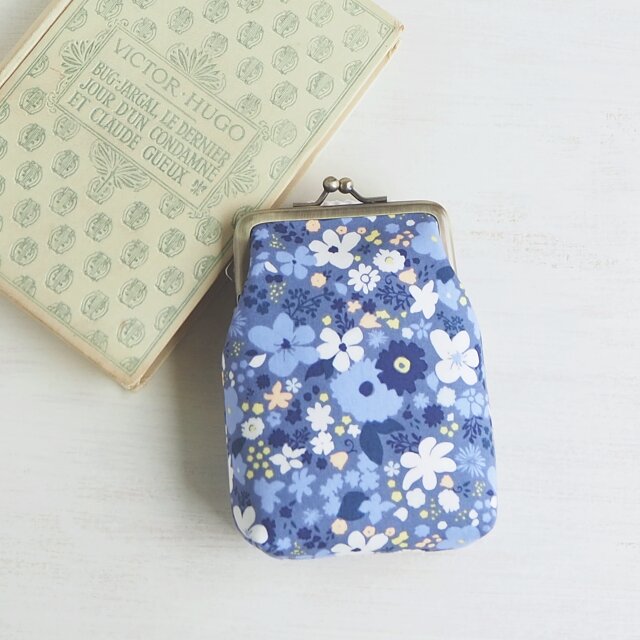 ■がま口カードケース / ブルーフラワードリーム■ chat (bfd)