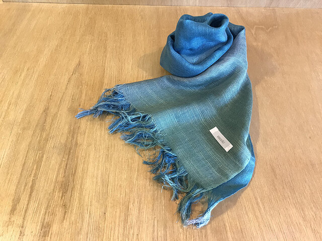 国産シルク100%手描き染めストール dark blue&green gray01の画像1枚目