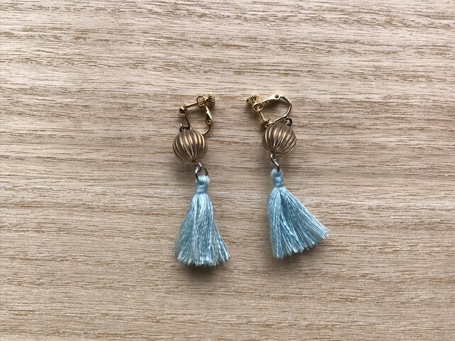 国産シルク100%タッセルイヤリング blueの画像1枚目