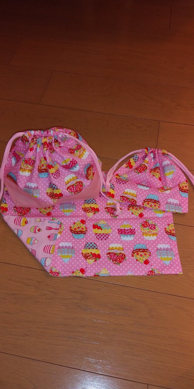 ハンドメイド お弁当袋3点セット カップケーキ柄 の画像1枚目