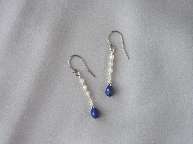 Blue Drop Pierce(ラピスラズリ×ホワイトムーンストーン)の画像1枚目