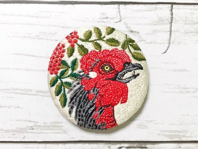 手刺繍日本画ブローチ*伊藤若冲「南天雄鶏図」よりの画像1枚目