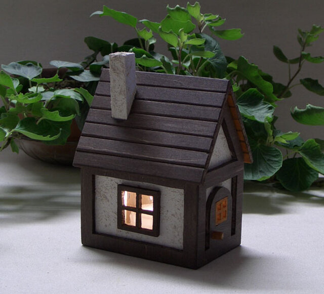 ハンドメイド キャンドルライトを使った小さな家のランプ山小屋風 Iichi ハンドメイド クラフト作品 手仕事品の通販