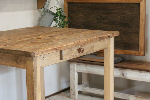 アンティーク風ダイニングテーブル90 | iichi 日々の暮らしを