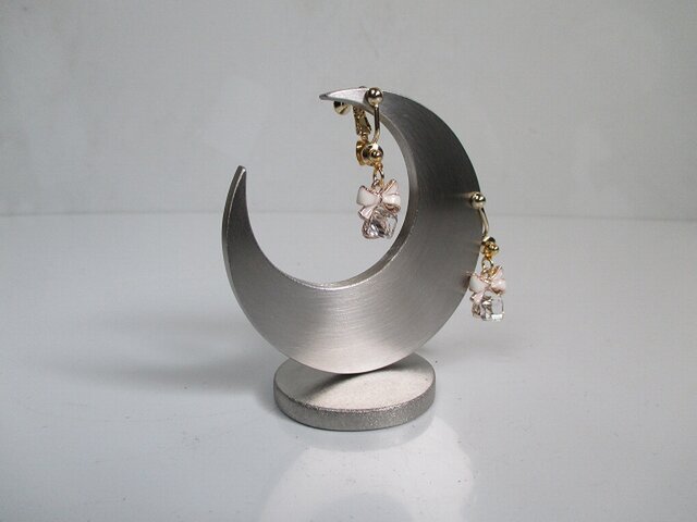 新作 かわいい 三日月ピアス イヤリング リング アクセサリースタンド 穴無し Iichi ハンドメイド クラフト作品 手仕事品の通販