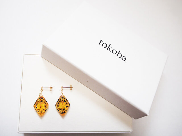 tokoba ピラミッド・ピアスmini アンバールリ菊つなぎ(K18)の画像1枚目