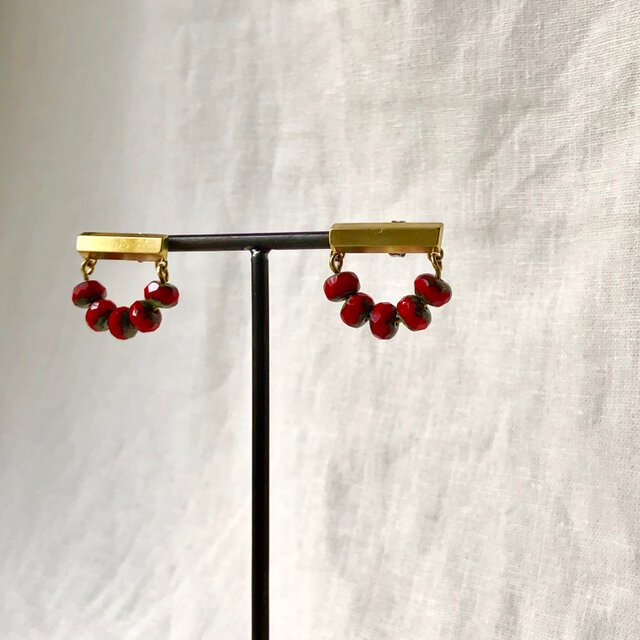 matte beads ピアス＜レッド＞