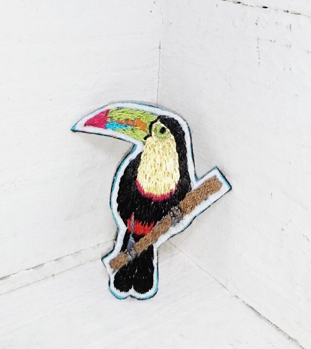 キムネオオハシちゃん*刺繍ブローチの画像1枚目