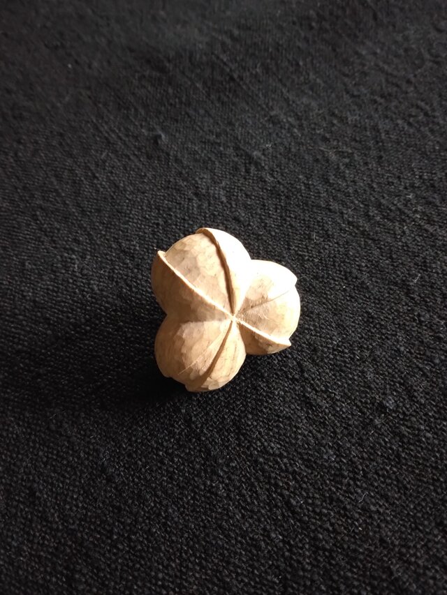 お茶の実　髪留め