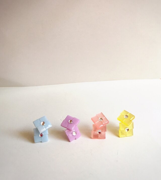 小さなアジサイの花 萼(ガク)ピアス / イヤリングの画像1枚目