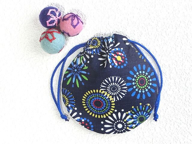 ミニ巾着袋 紺色彩花火柄 御守り 小物収納 プレゼントにも | iichi