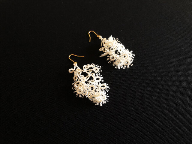 シマトネリコの花のピアス(タティングレース・レース糸)の画像1枚目