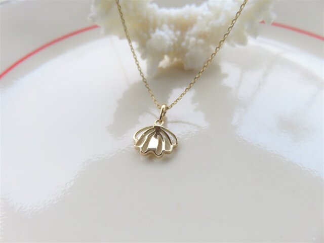 Small Shell Pendant "貝と花をモチーフにしたペンダント”の画像1枚目