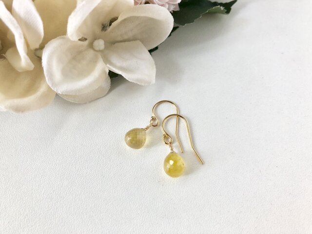 イエローサファイアのピアスの画像1枚目
