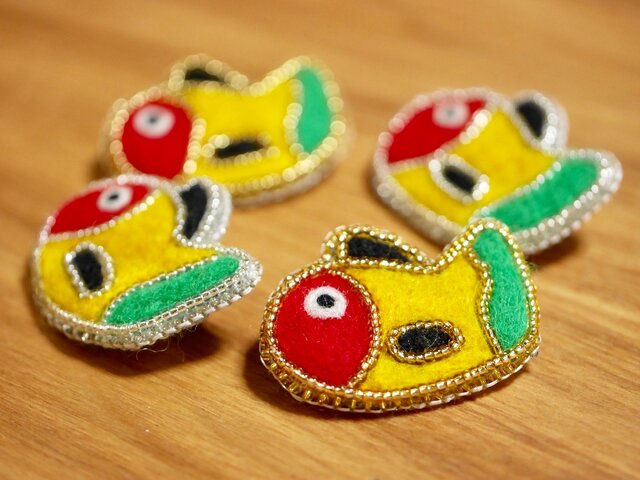 きぶな型ブローチ ゴールド② | iichi 日々の暮らしを心地よくする