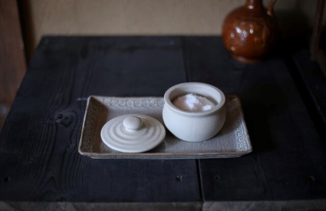 1600年創業 13代目職人 加藤さんのつくる塩甕 かめ 1合 塩入れ 塩壷 お塩約100グラムほど入ります Iichi ハンドメイド クラフト作品 手仕事品の通販