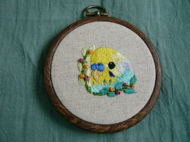刺繍 セキセイインコ（パステルカラーレインボー） 壁掛け 鳥