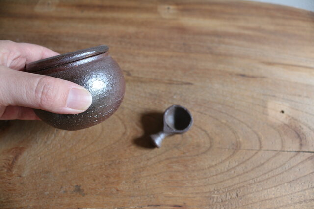 小ぶりの壺 塩壺小（匙付き）黒 | iichi 日々の暮らしを心地よくする