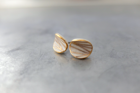 ピアス カール arch/gold 白薩摩の画像1枚目