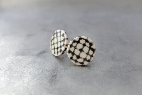 ピアス スピン blackの画像1枚目