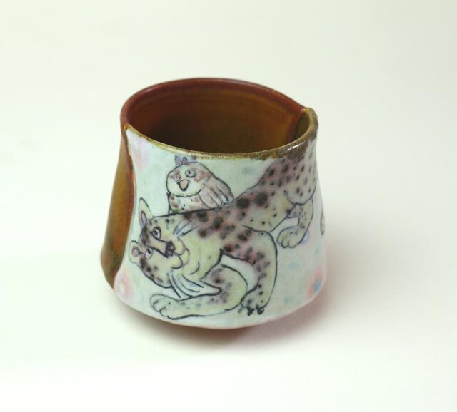 フクロウと虎の湯飲み/ 陶器/ 色絵/ 窯変/ カップ/ 可愛い器 / 陶芸家が作る愉しい器の画像1枚目