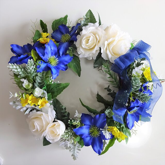 クレマチスと薔薇のリースの画像1枚目