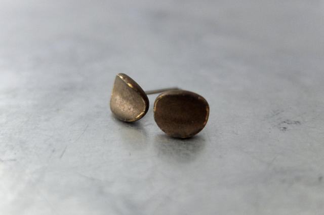 ピアス カール arch/brownの画像1枚目