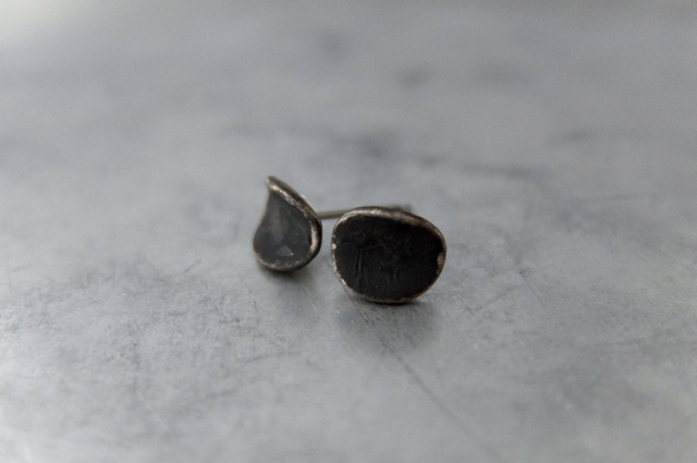 ピアス カール arch/blackの画像1枚目