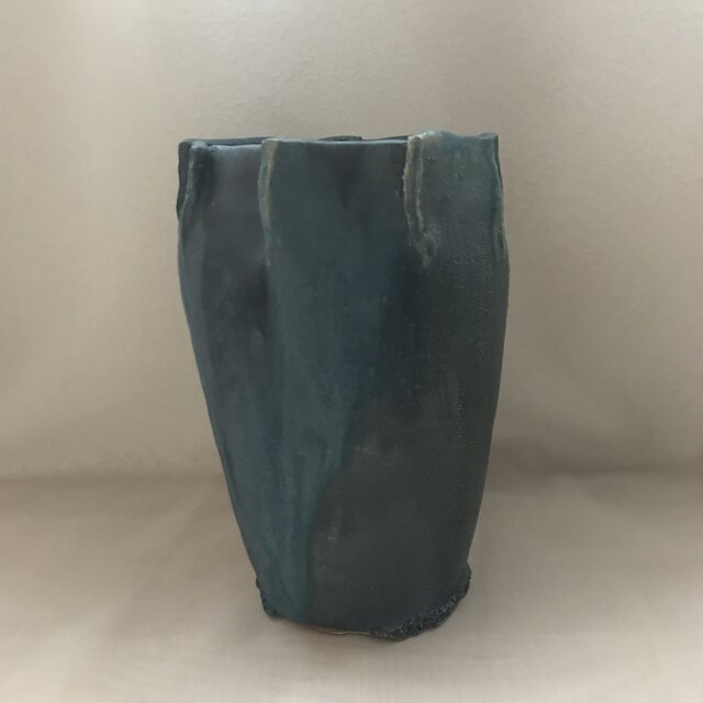 青銅釉の花器の画像1枚目