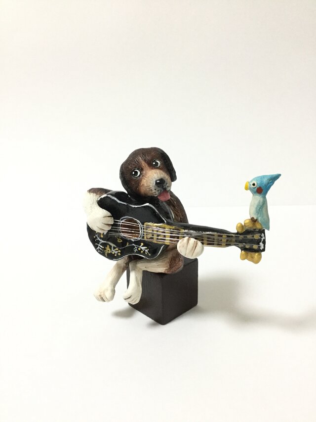 ビーグル犬ギターの画像1枚目