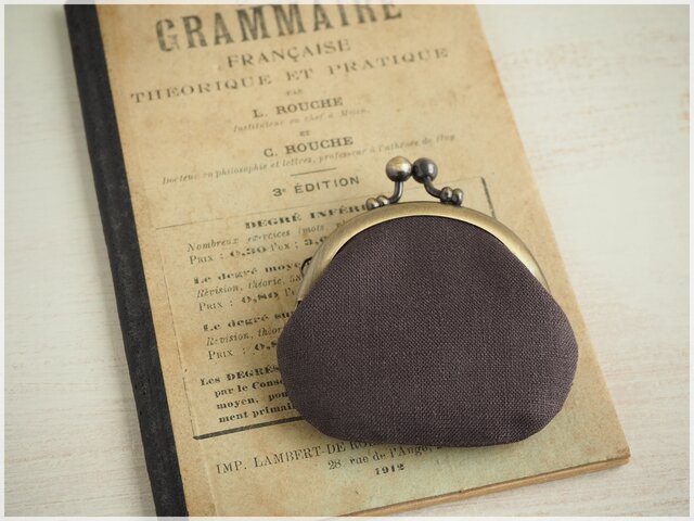 ■リネンの丸型がま口コインケース / チャコールグレー■ cloche(lnn-ccgy)の画像1枚目